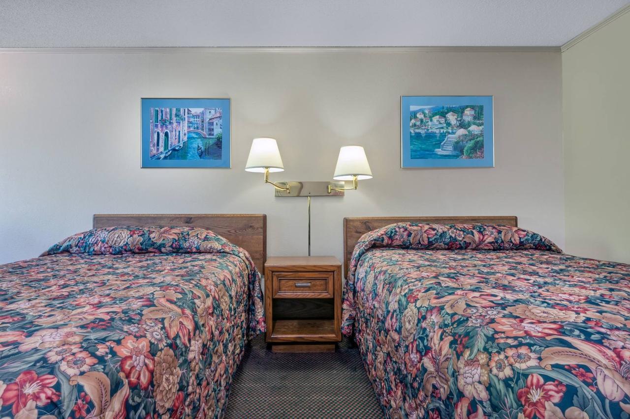 Knights Inn Columbus/Franklinton ภายนอก รูปภาพ